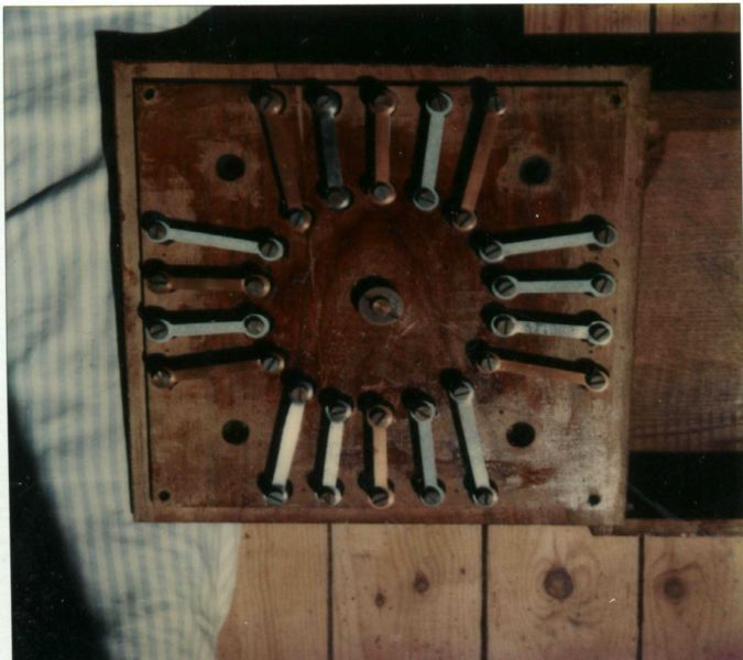 Fichier:W00003 UnderneathSwitchbox1.jpg